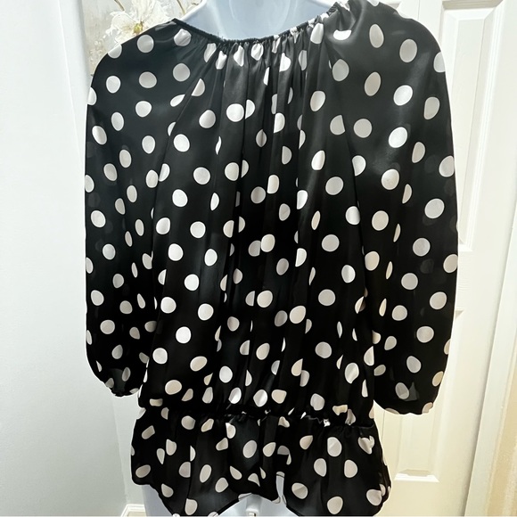 Vince Camuto Tops - SOLD!🔥Vince Camuto Blouse; Size:XS; Color: Black and White Polka Dot.